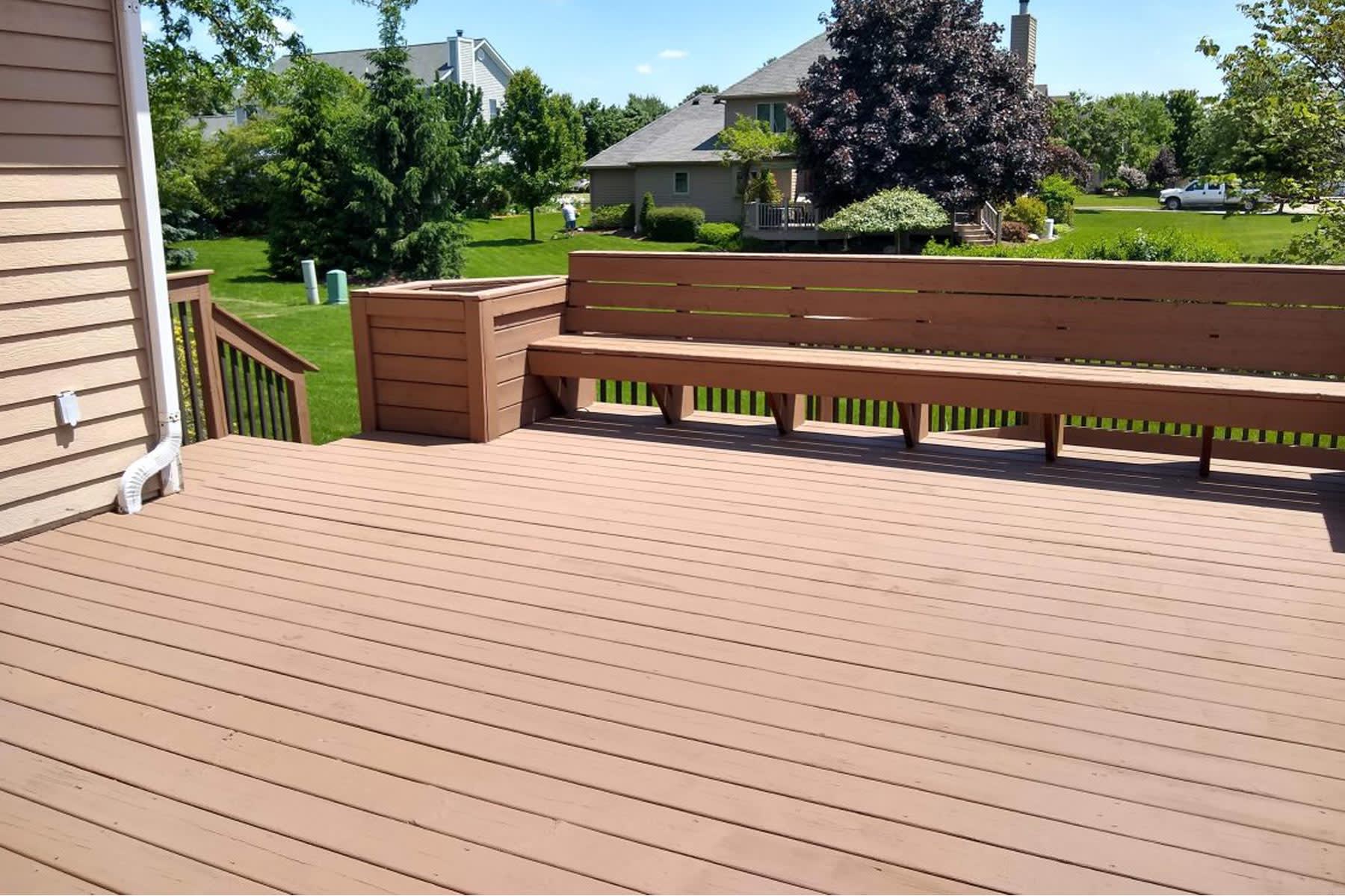 How much does it cost to paint a deck?