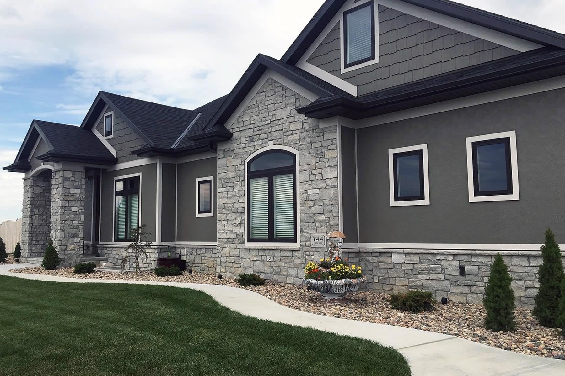 How much does stone veneer siding cost to install?