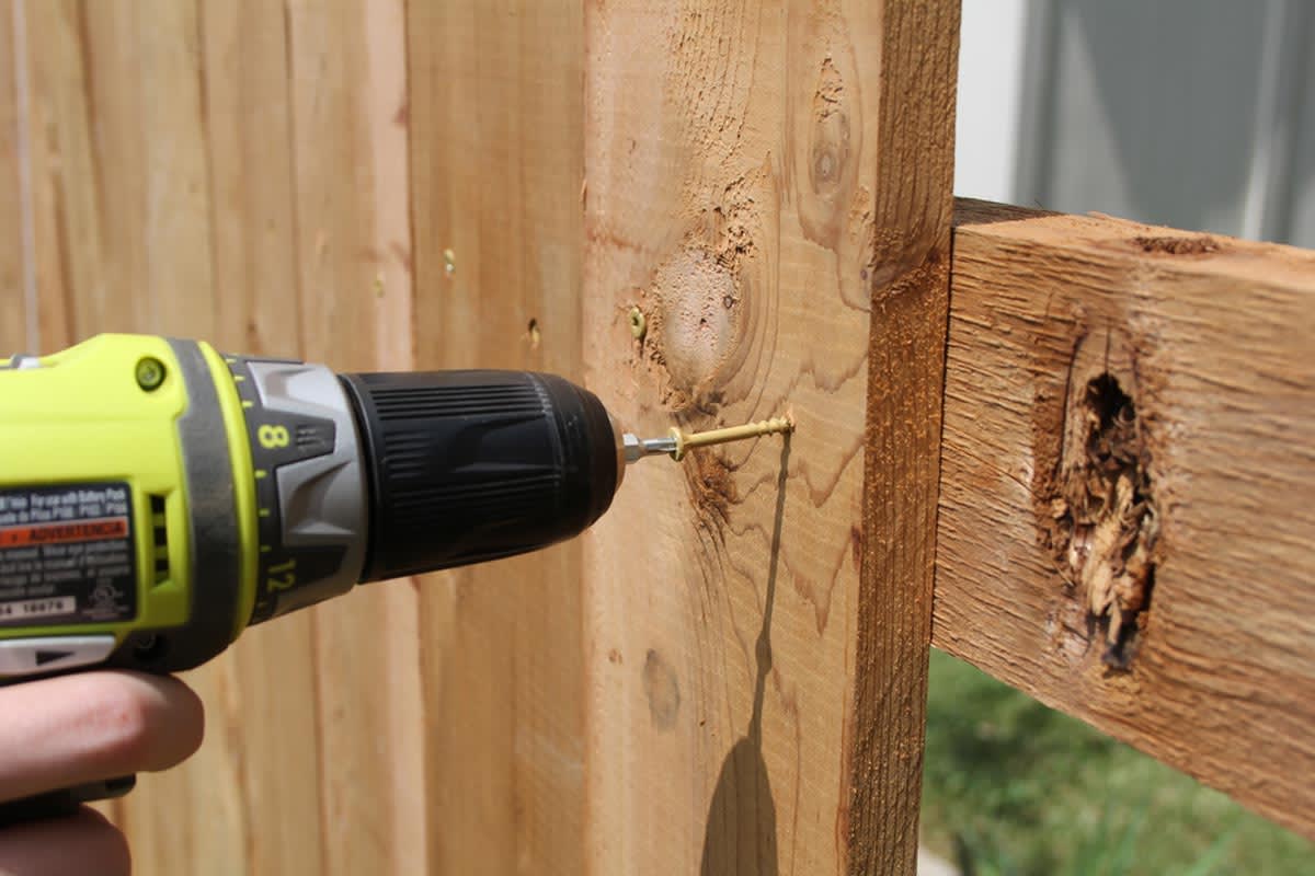 How much does fence repair cost?