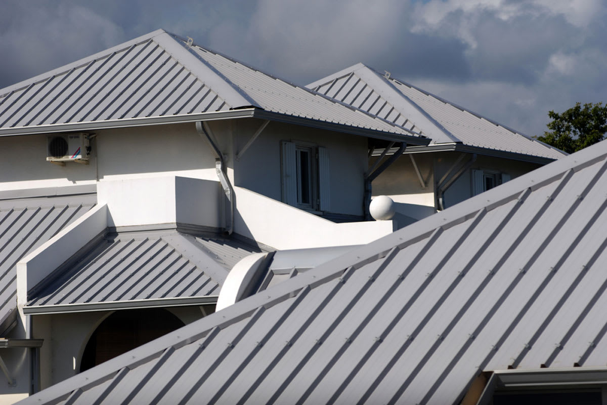 How much does it cost to paint a metal roof?