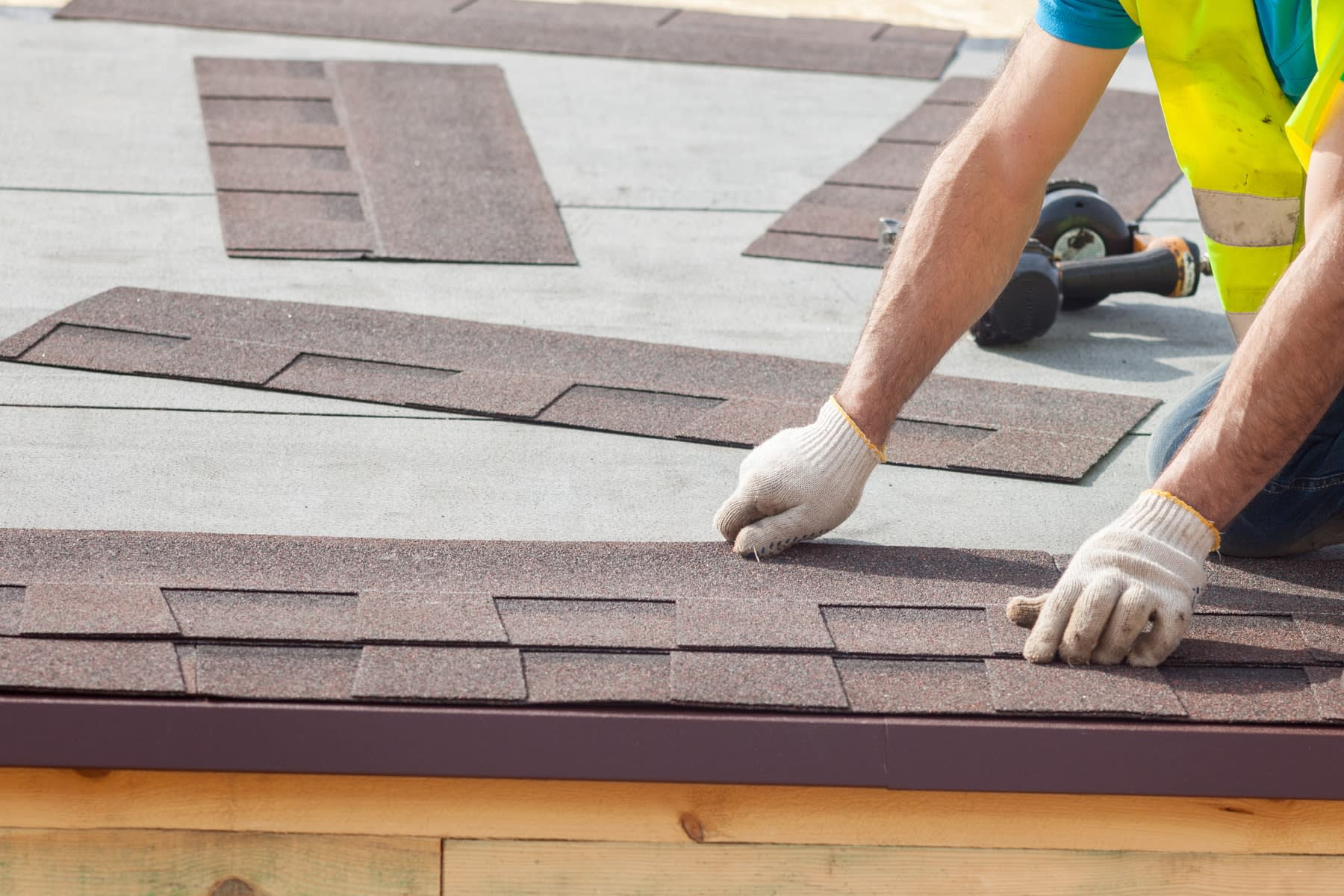 How much does roofing labor cost per square?