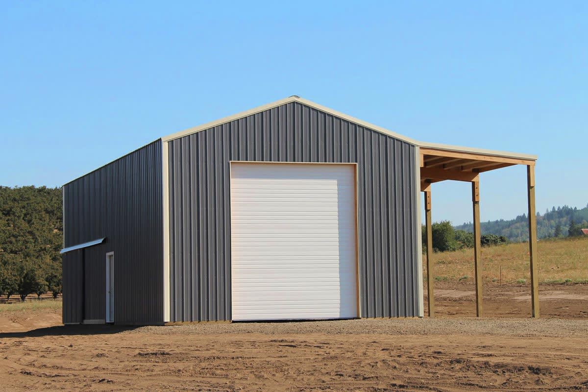 How much does it cost to build a pole barn?