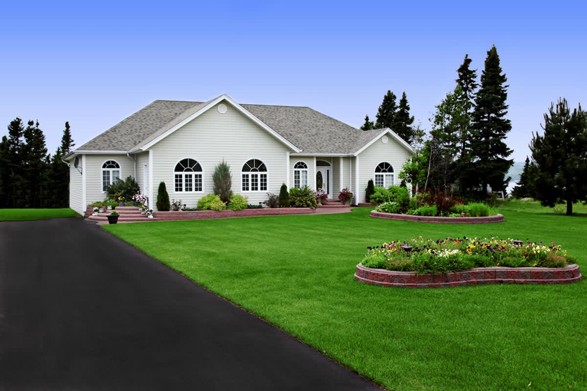 How Much Does Asphalt & Driveway Sealing Cost?