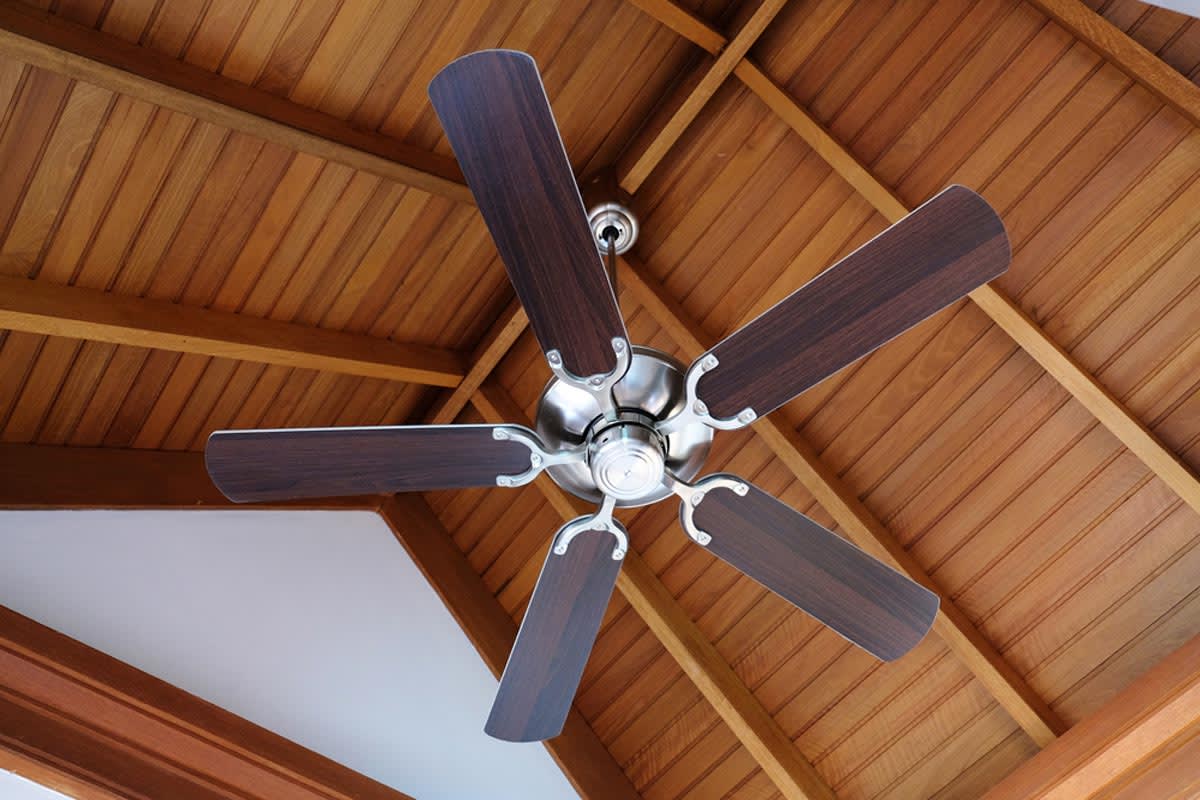 How much does it cost to install a ceiling fan?