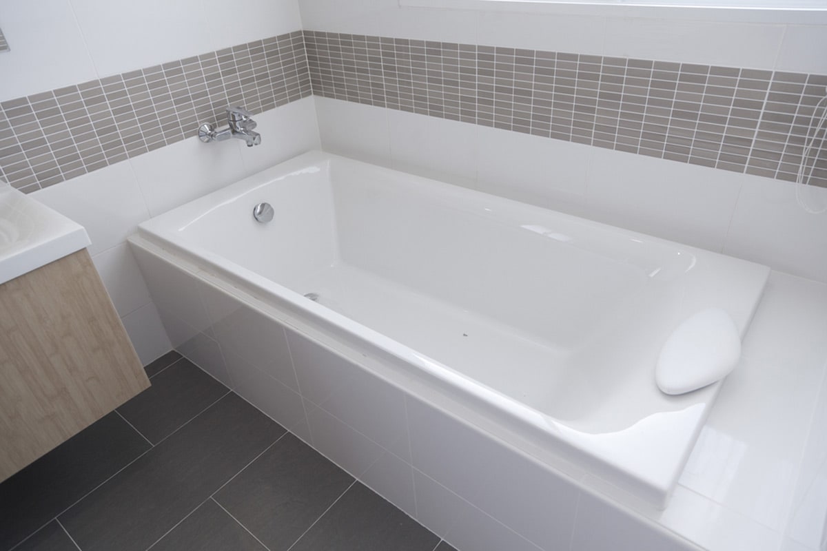 How much do bathtub liners cost?