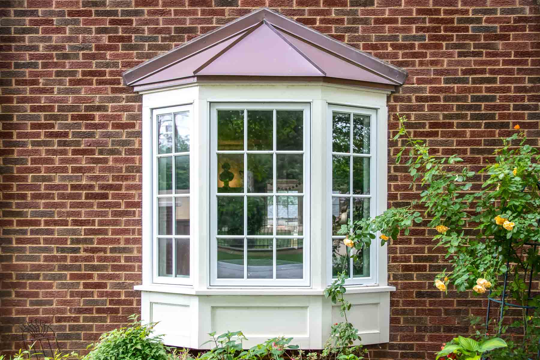 How Much Do Bay Windows Cost to Install? (2023)