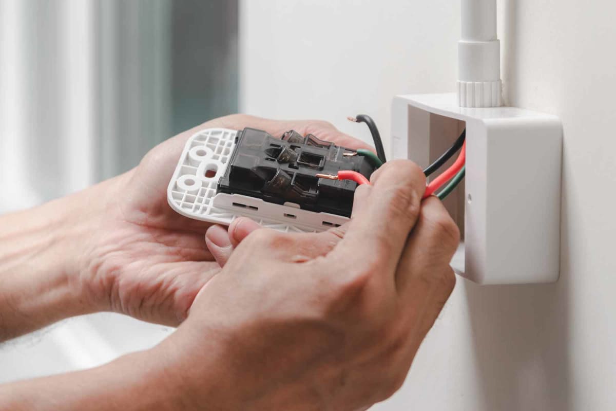 How much does it cost to ground an outlet or a house?