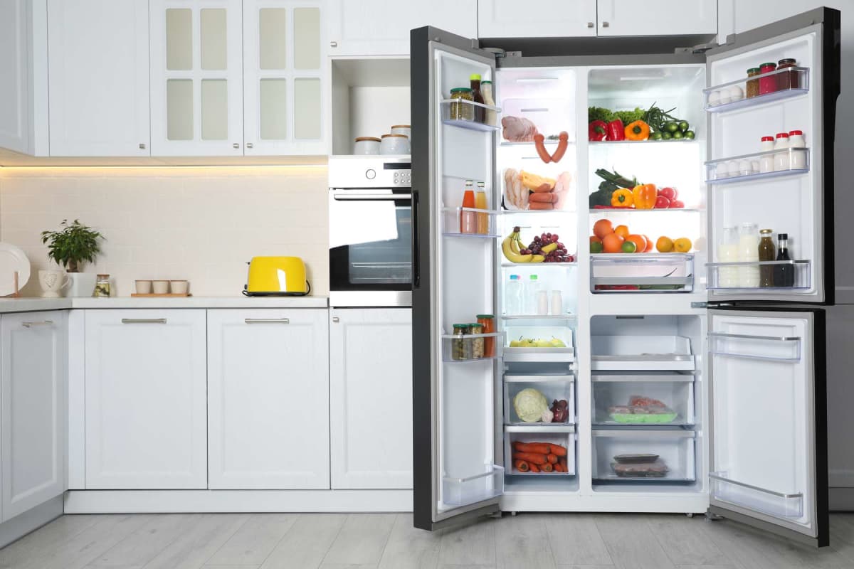How much does it cost to run a refrigerator?