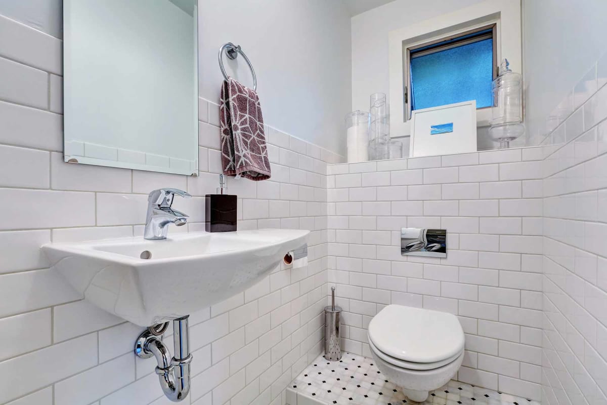 How much does it cost to add a half bathroom?
