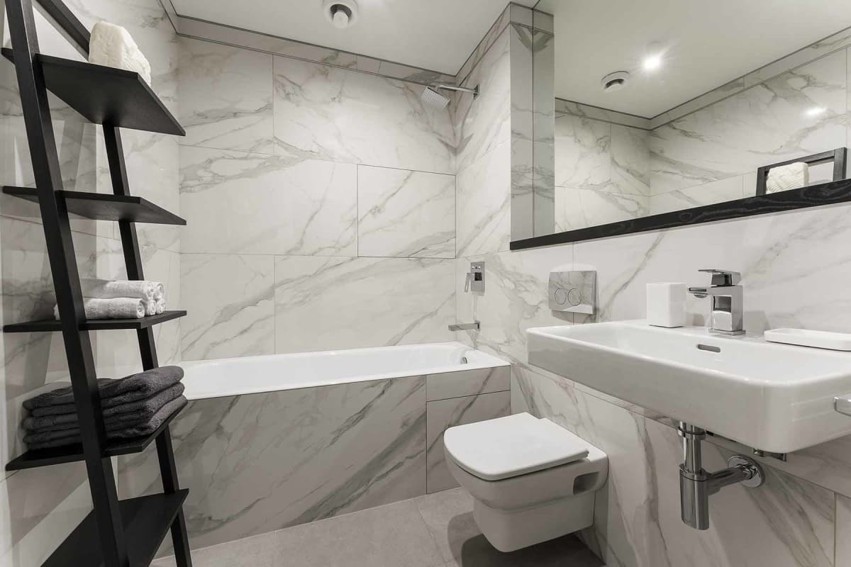 How much does it cost to put a bathroom in the basement?