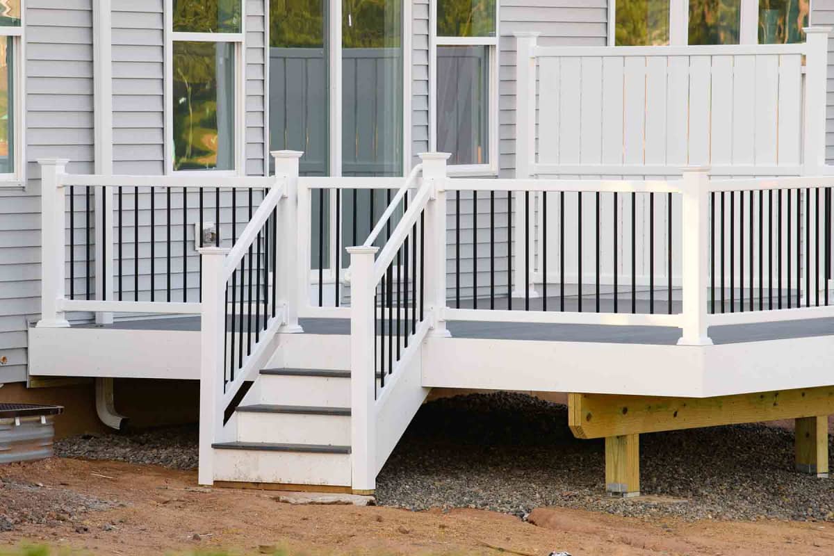 How much do deck stairs cost?