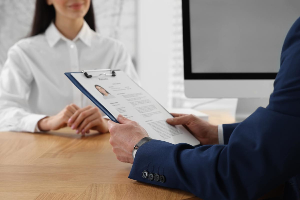 How much does it cost to hire a recruiter?