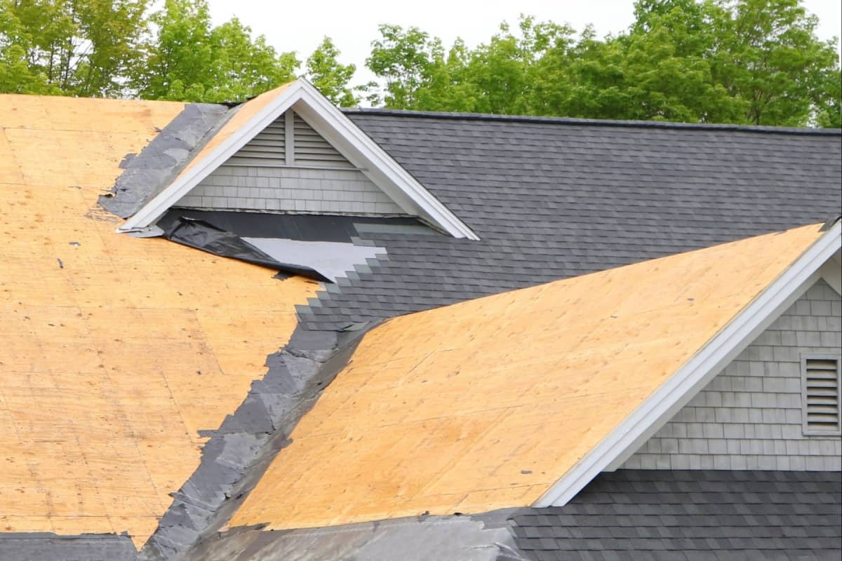 What's the average cost to tear off and replace a roof?