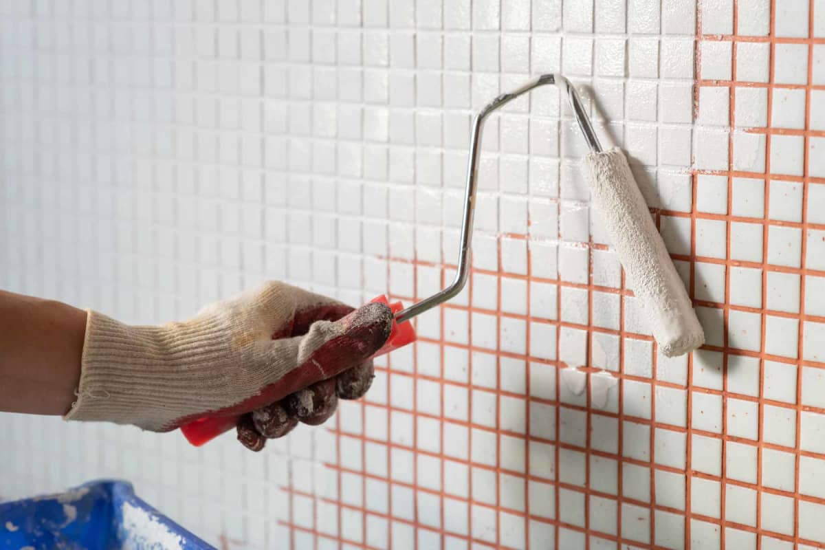 How much does tile reglazing cost?