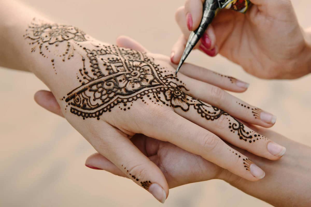 How much does a henna tattoo cost?