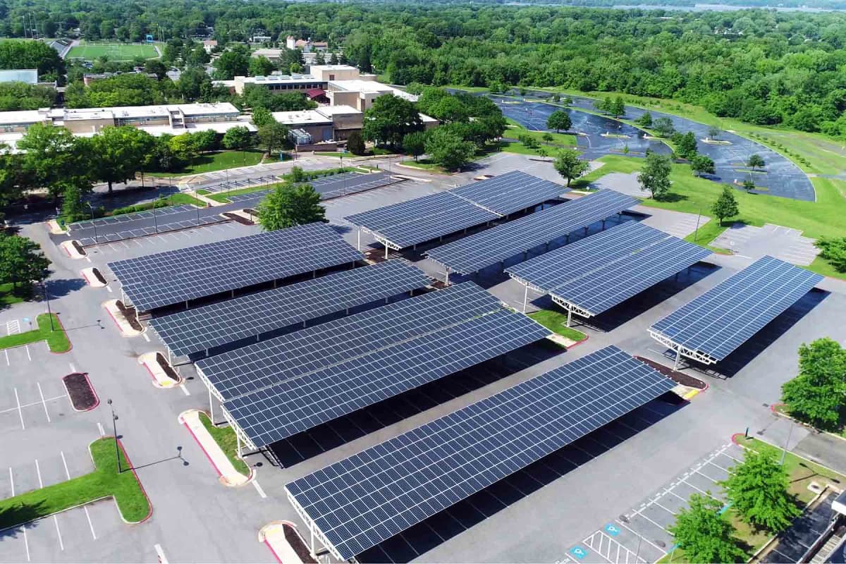 How much do commercial solar panels cost?
