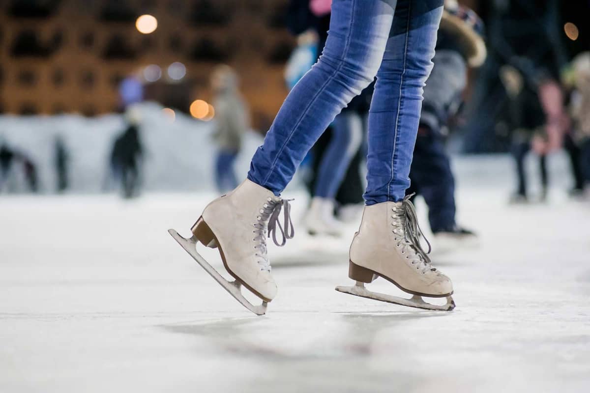 How much do ice skating lessons cost?
