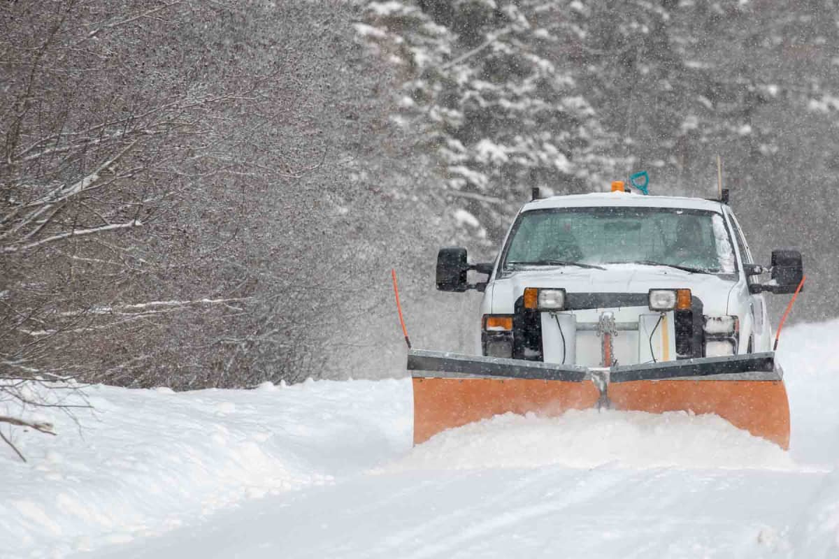How Much to Charge for Snow Removal: Pricing Formula & Guide [PRO]