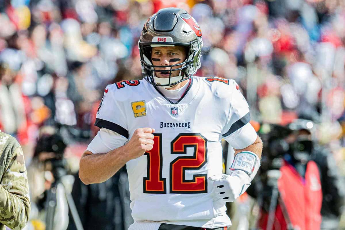 The Greatest NFL Players of All Time: A Look at the Football Legends