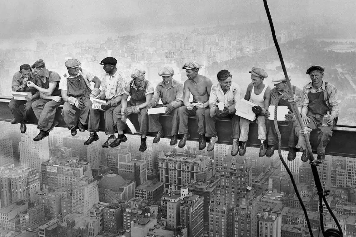 25 of the Most Famous Photographs in History