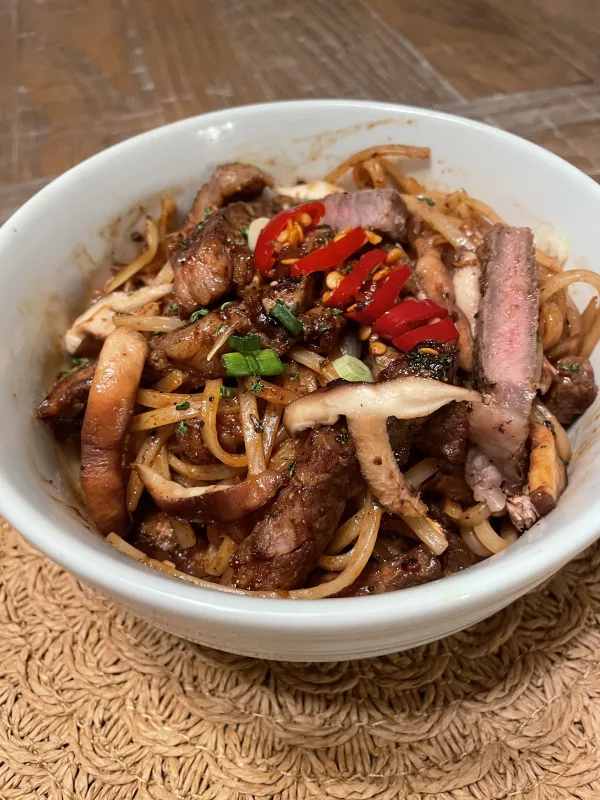 Spicy Shitake steak noodle bowl