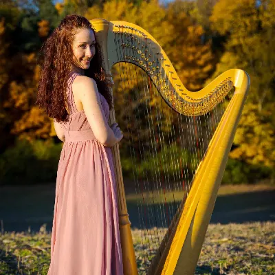 Hannah The Harpist