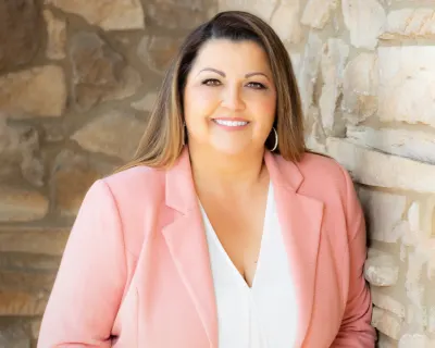 Becky Vidaña Realtor - Century 21 Showcase