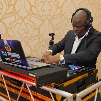 DJ PHILLIP 