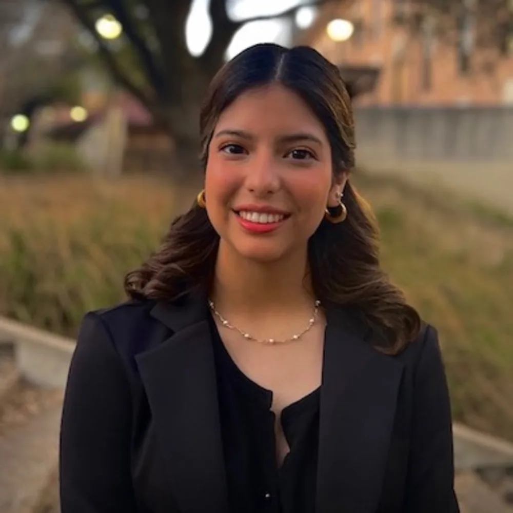 Paloma De Leon