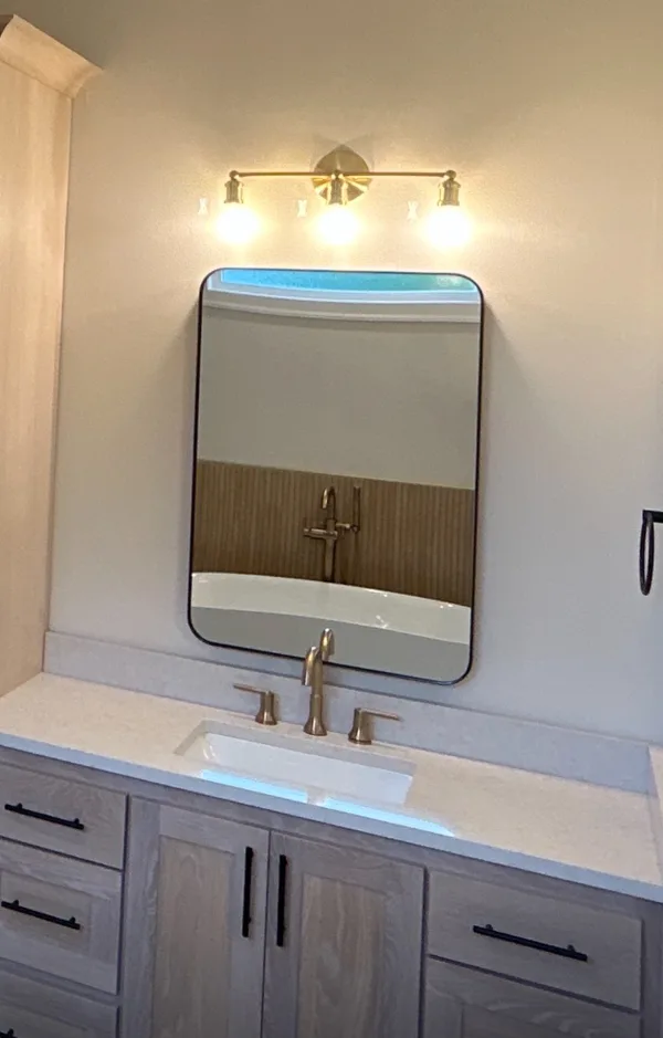 Mirror & vanity light install