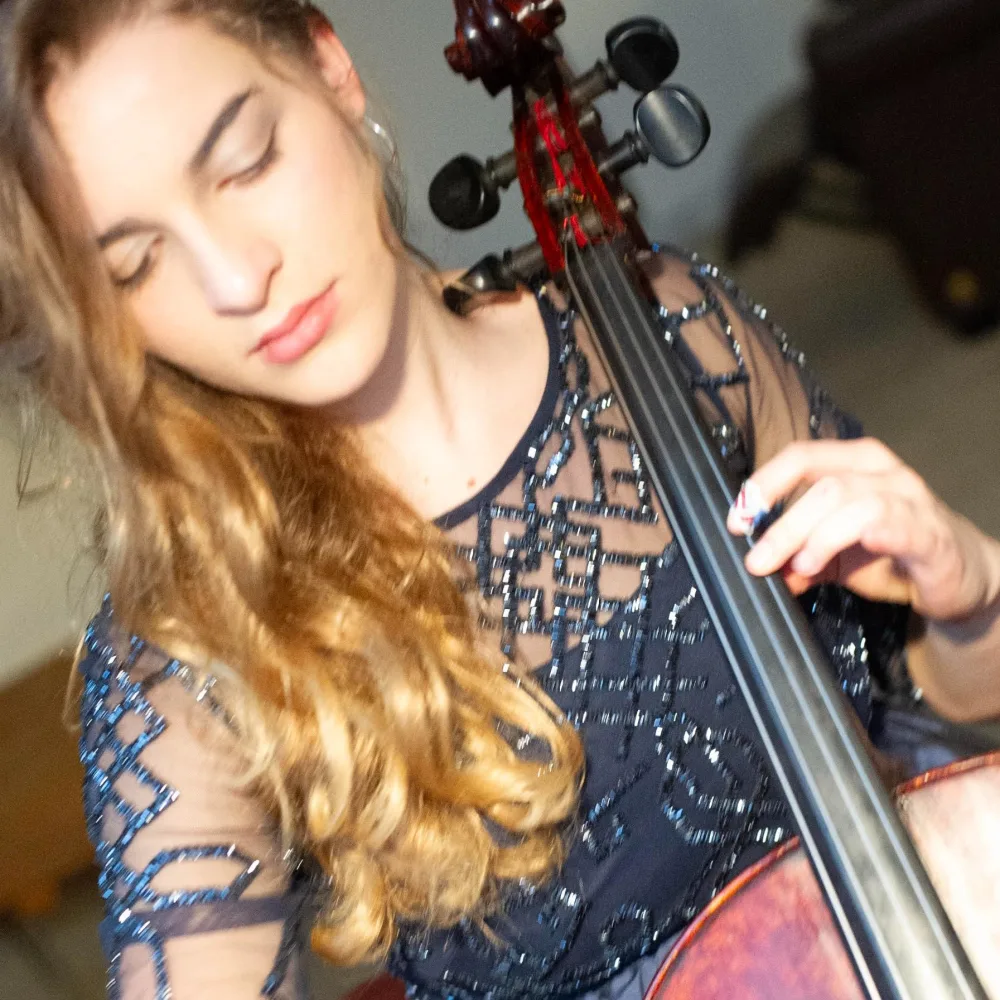 Ava Brighton, Cellist