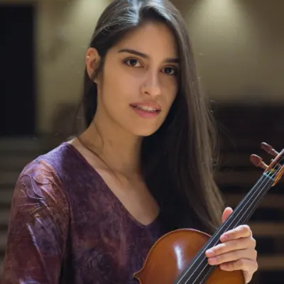 Daniela Arias, Violinist