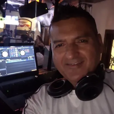 DJ NOIZZE RIVERSIDE