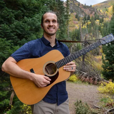 Christian "Avenues Guitar Lessons" @christianstrums