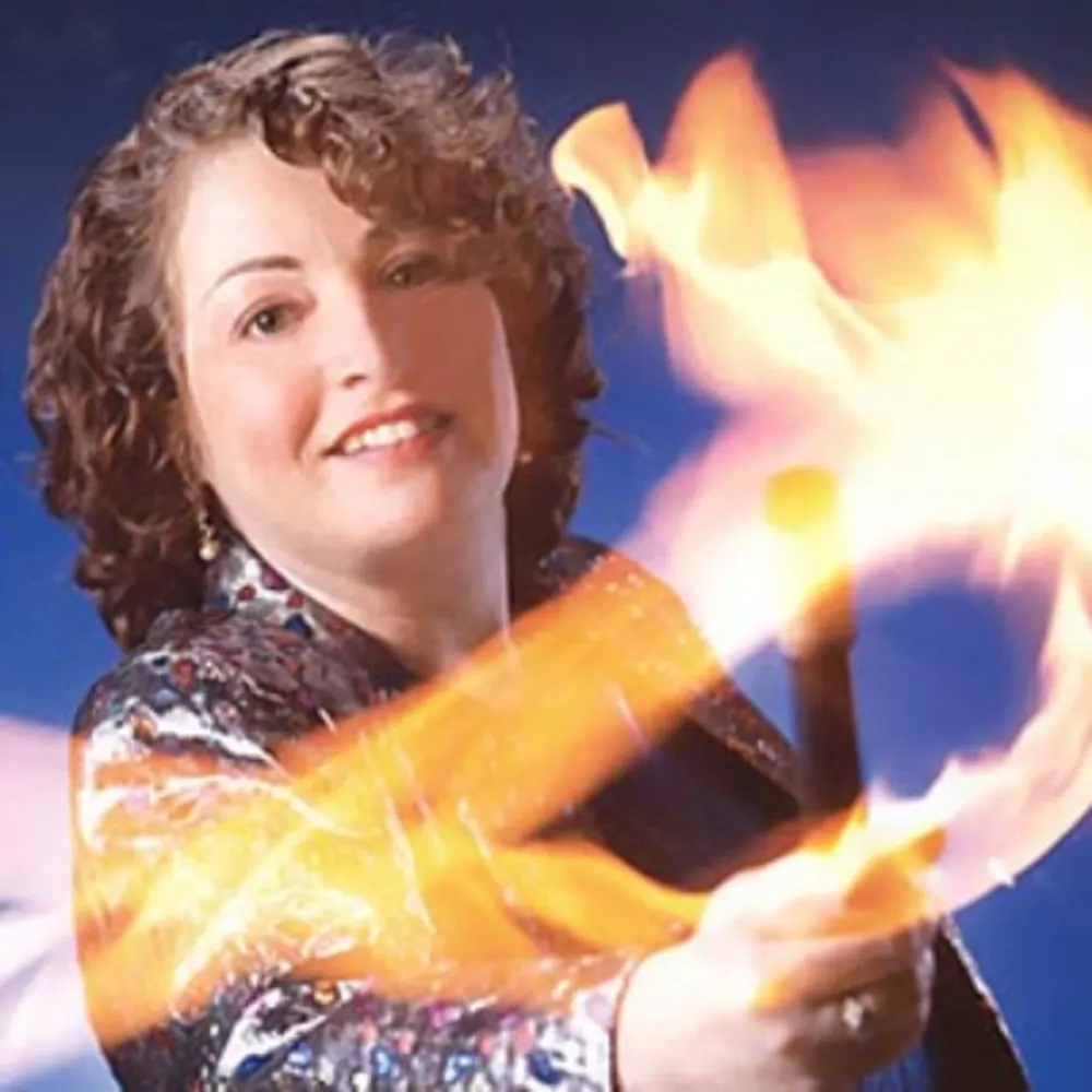 Comedy Magician MAGIC DEBBIE