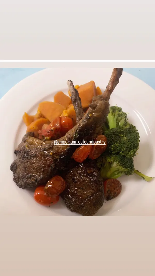 Lamb chops with broccoli and sweet potatoes 