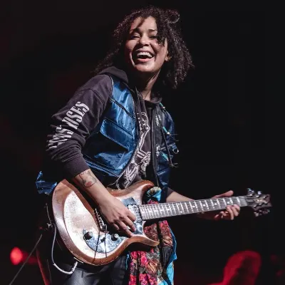 Pass Me The Guitar