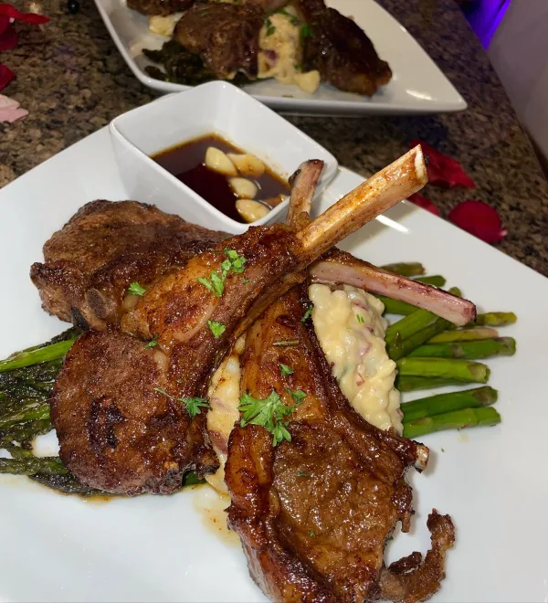 Stuffed lamb chops with the mashed potatoes and asparagus