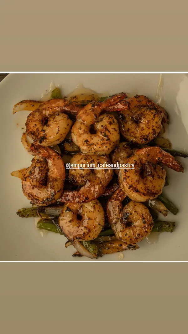 Sauté shrimp with peppers and onions