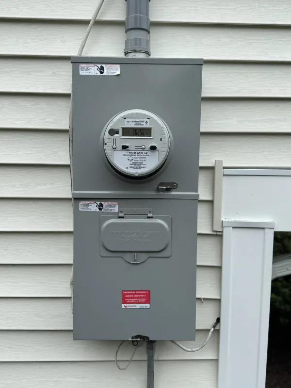 Installed a Milbank 200 amp meter main combo with integrated main breaker and emergency disconnect label. This setup improves accessibility, safety, and meets current NEC service requirements.
