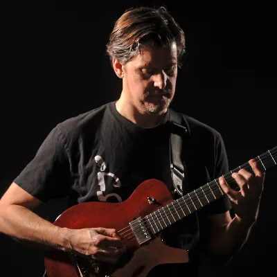 Chris Hare - Guitar