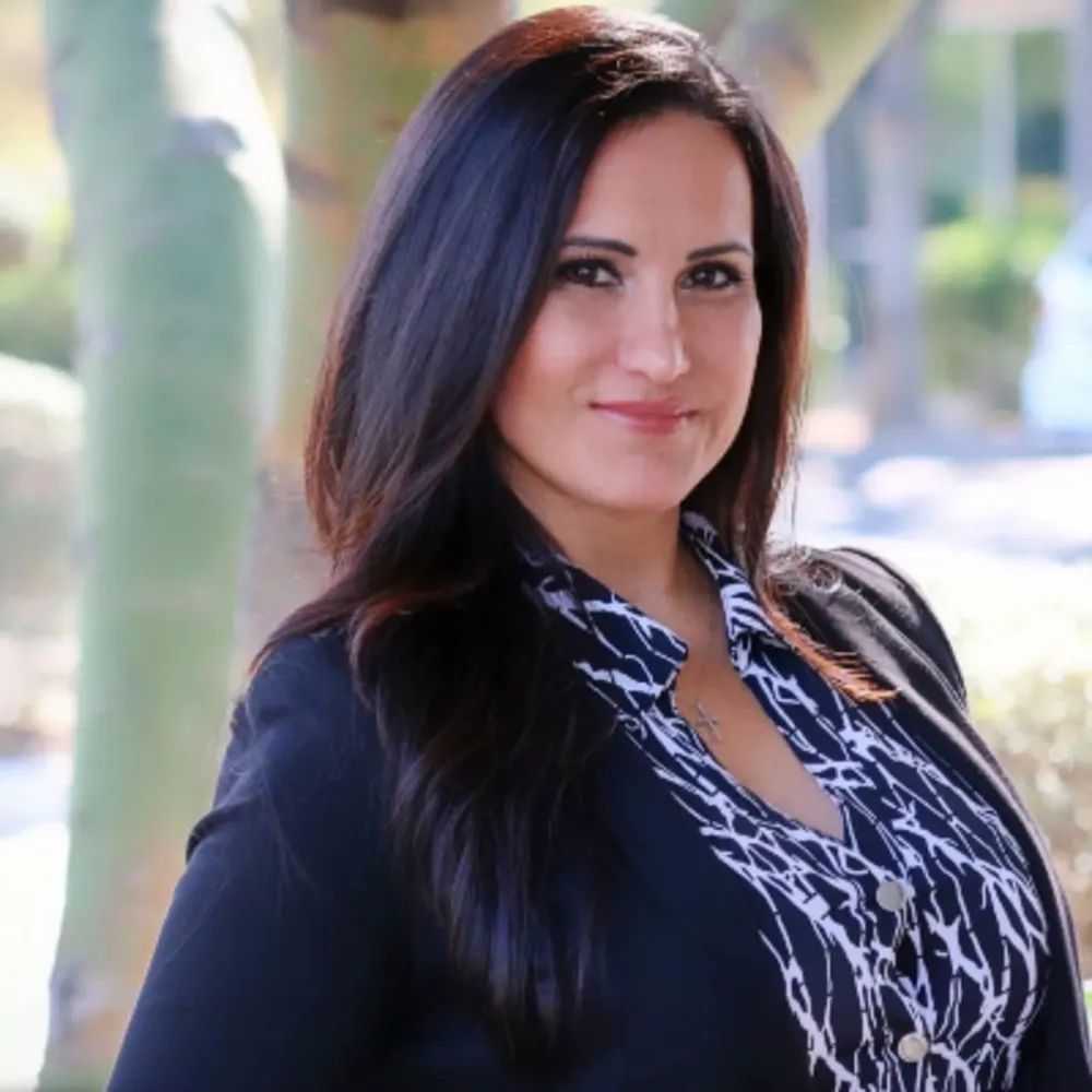 Adriana Hernandez -ARIZONA REALTOR