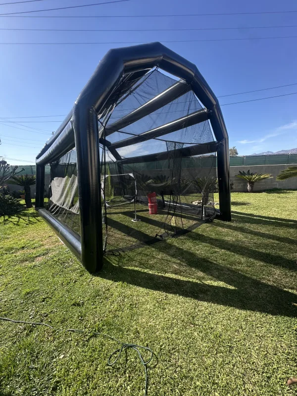 Inflateable cage
