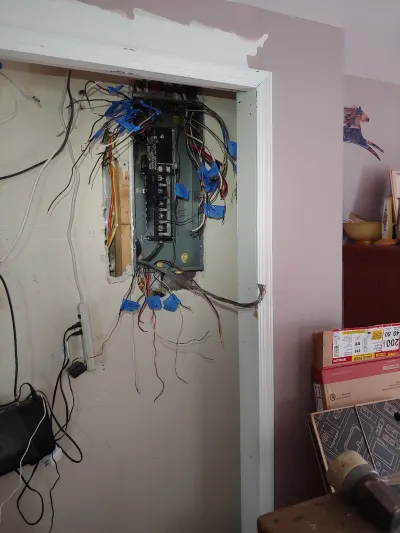 2 Live Wires