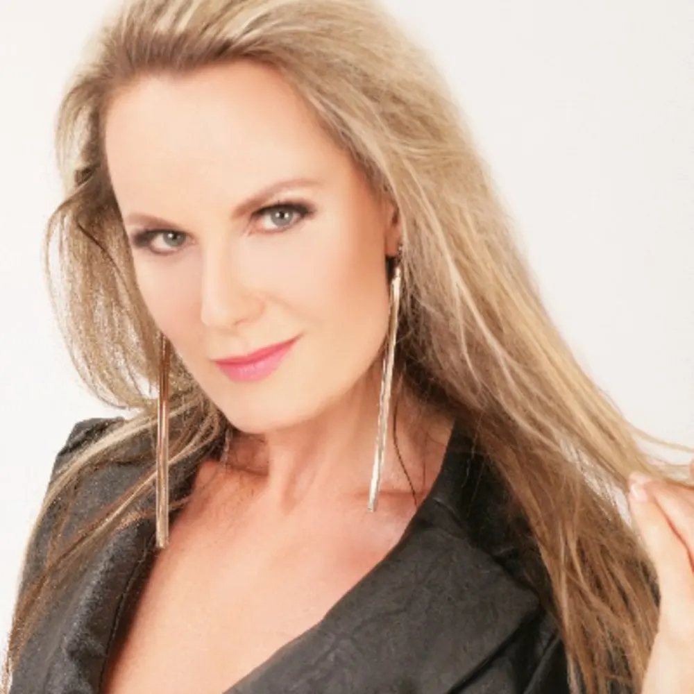 Liana Derner European Vocal&Piano Lessons