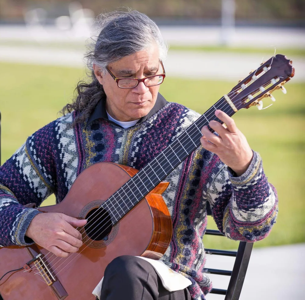 RAYMOND LOHENGRIN Guitar Studio