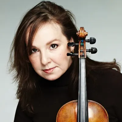 Evelyn Estava Violinist