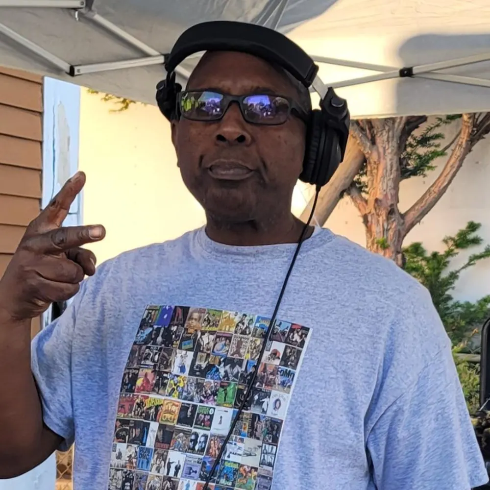 DJ LEE