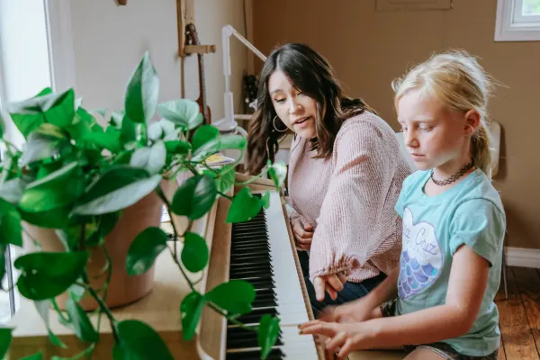 We offer 1-on-1 and group piano lessons!