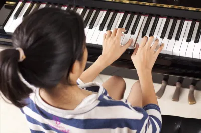 Adaptive Integrated Piano Lessons